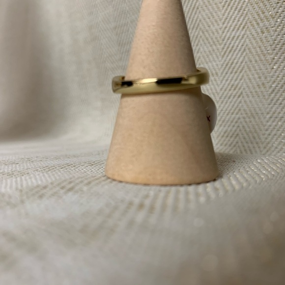 Elegant Gold and Black Stone Ring - Picture 4 of 4